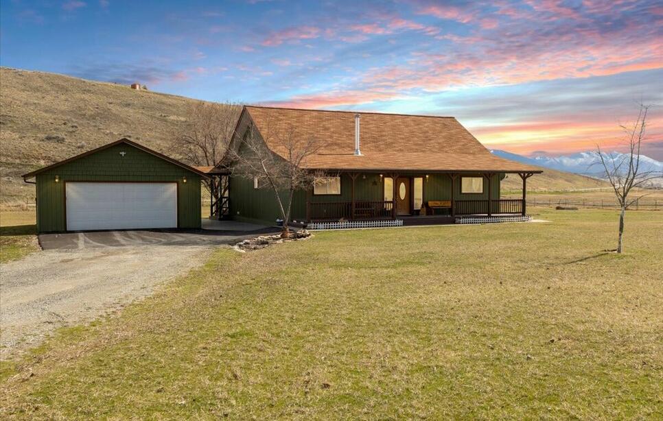 996 Airport Road, Eureka