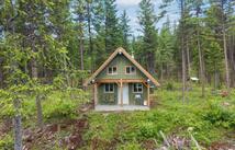 925 Yelping Coyote Run, Trego