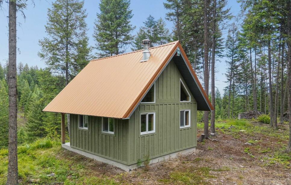 925 Yelping Coyote Run, Trego