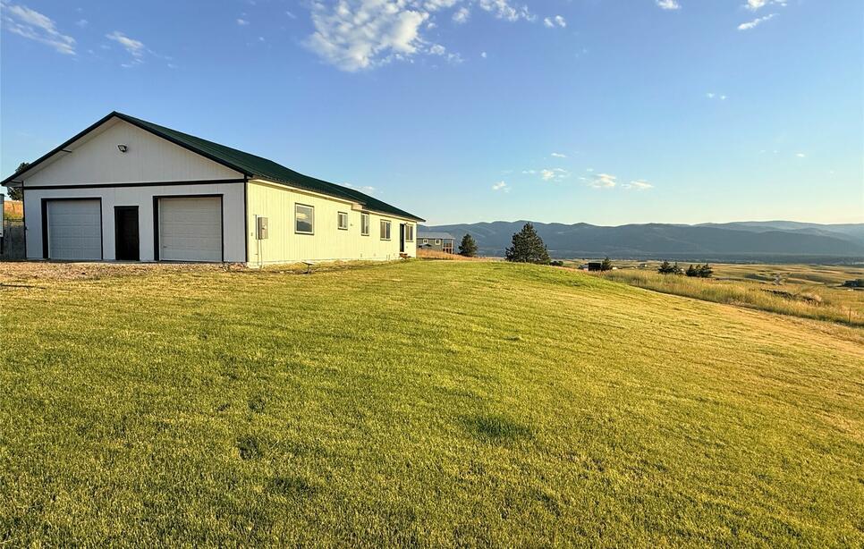 8 Charles Hill Road, Plains