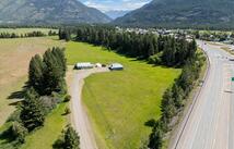 7240 Us Highway 2 E, Columbia Falls
