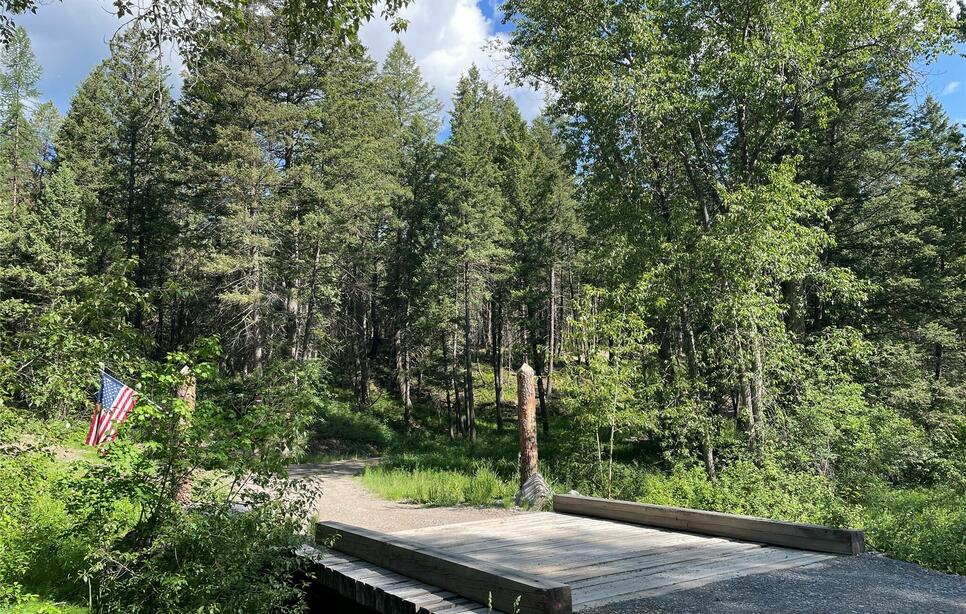 2734, 2722 Browns Meadow Road, Kila