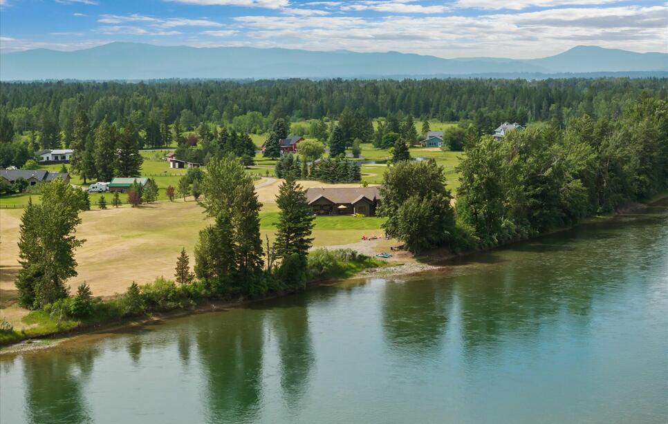 1398 Waters Edge Way, Columbia Falls