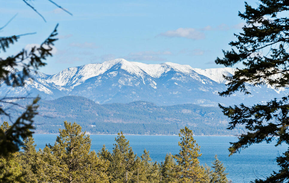 393 Skookum Road, Lakeside