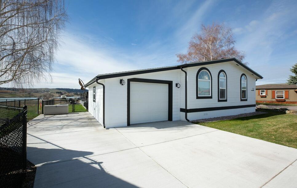 9 Regatta Road 9 Flathead River Road, Polson