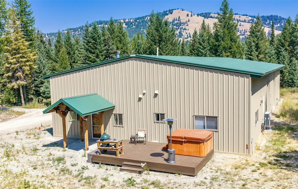 1695 Wild Bill Road, Kila