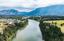 1020 Riparian Drive, Columbia Falls