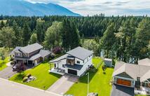 1020 Riparian Drive, Columbia Falls
