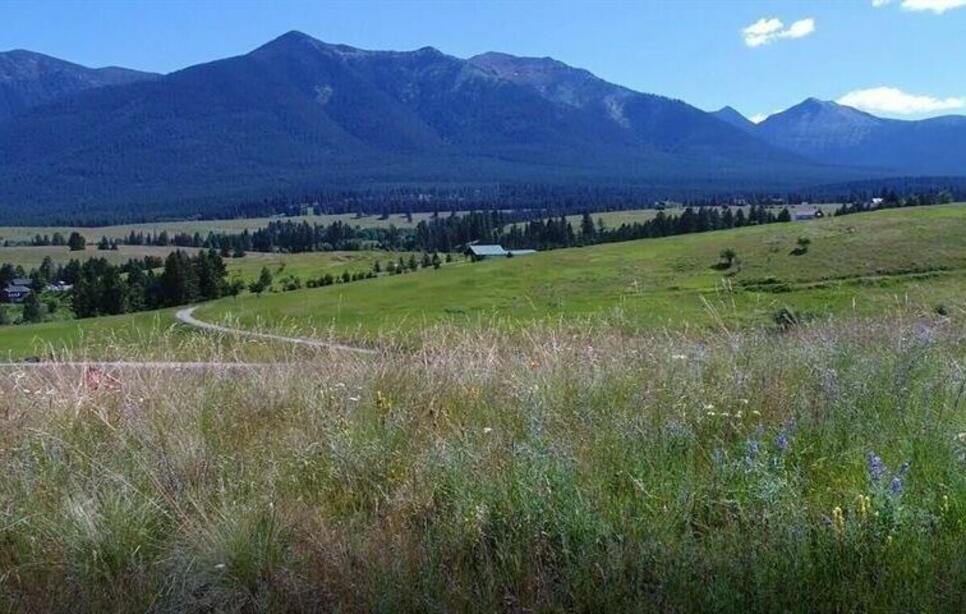 180 Grassy Loop, Eureka