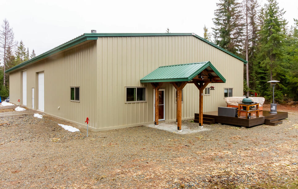 1695 Wild Bill Road, Kila