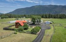 3333 Middle Road, Columbia Falls