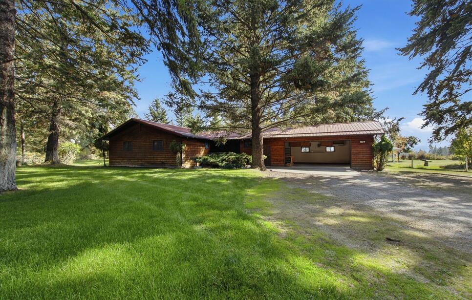 222 Juniper Lane, Lakeside