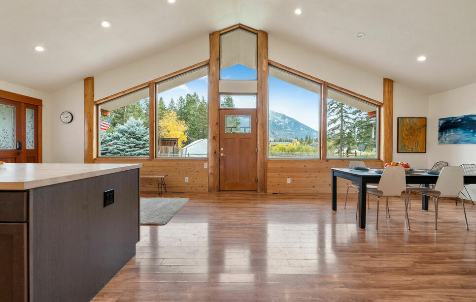 183 Middle View Trail S, Columbia Falls