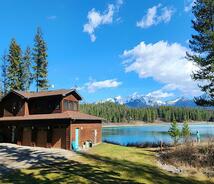 989 Lake Of The Woods Lane