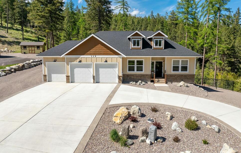 335 & 339 Skookum Road, Lakeside