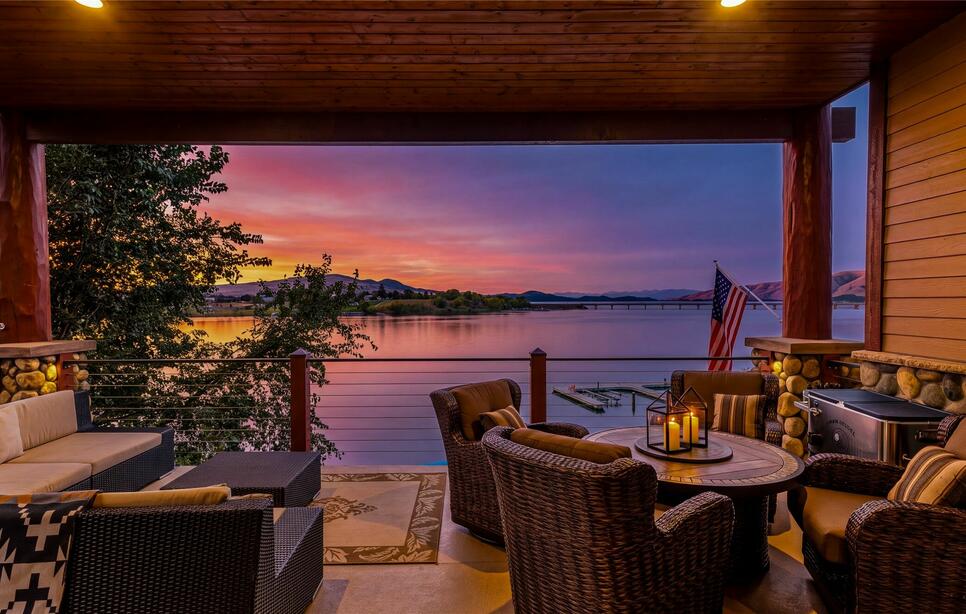 602 6th Street W Unit 6 Is A Cabin Footprint, Polson