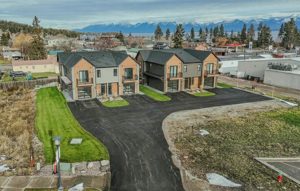 207 Stoner Loop, Lakeside