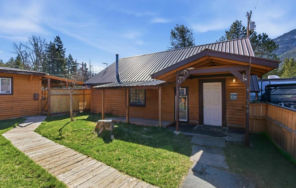 201&205 Hungry Horse Boulevard, Hungry Horse