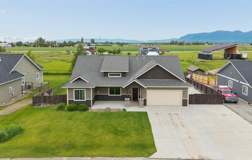 1129 Mackinaw Loop, Somers