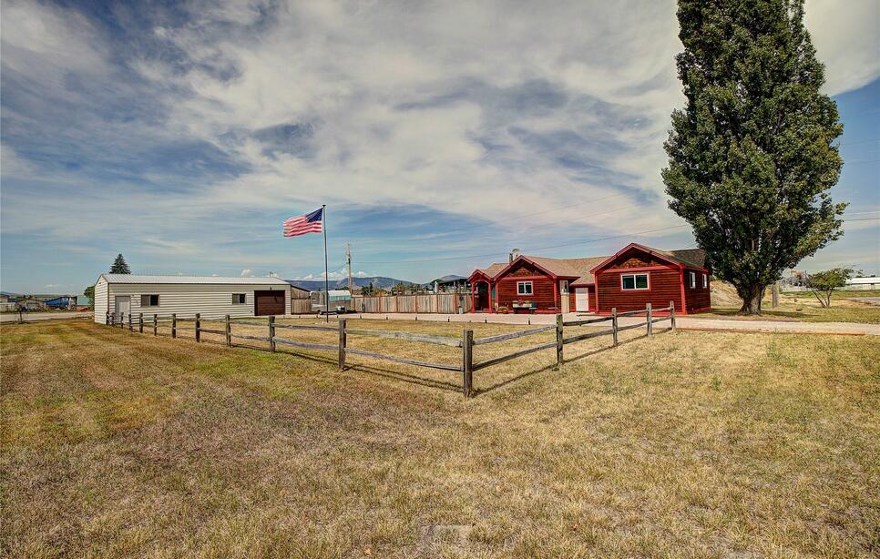 904 4th Street E, Polson