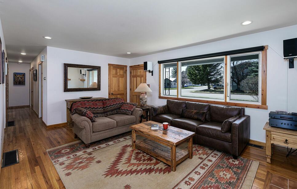 1306 Columbia Drive, Columbia Falls