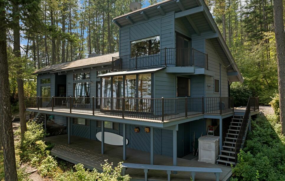 18580 Goose Bay Road, Lakeside