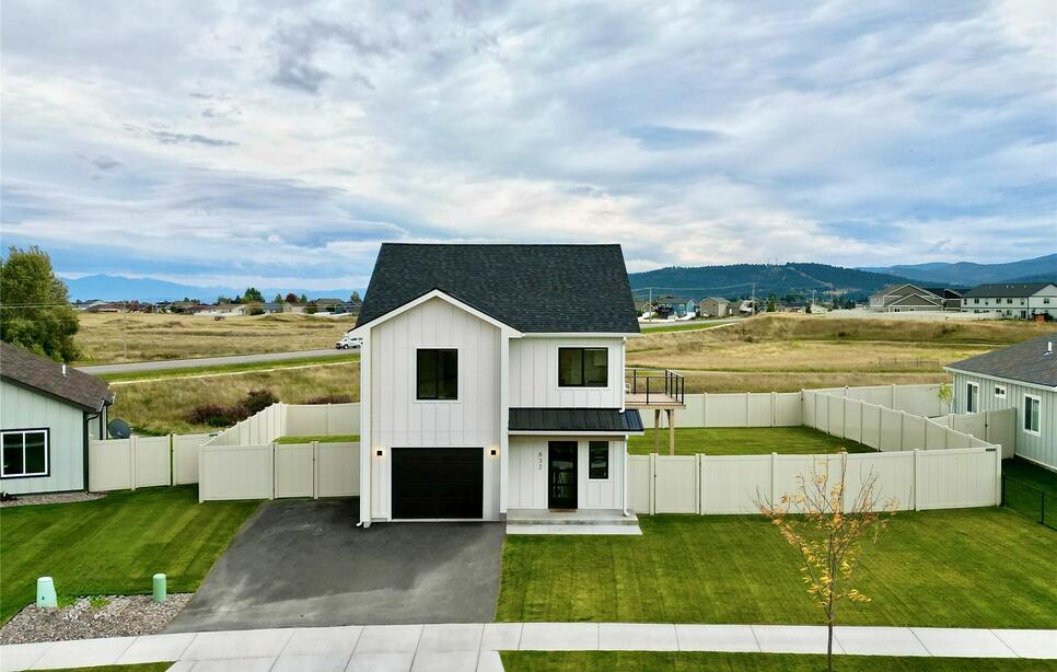 832 Bearhat Mountain Road, Kalispell