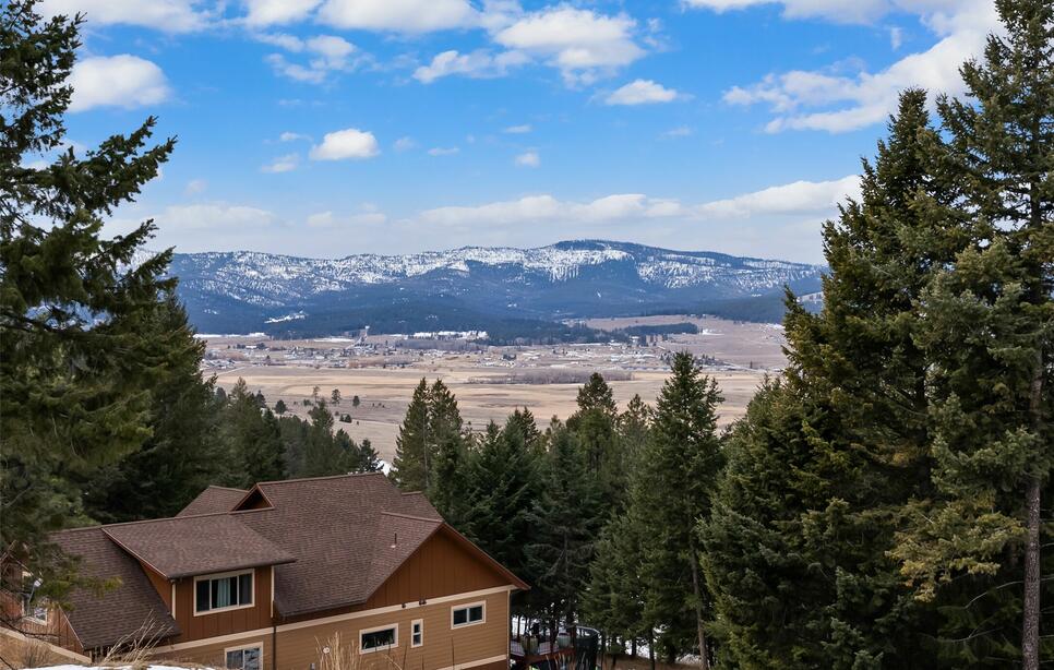 200 Walking Coyote Drive, Kalispell