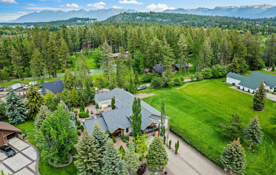 229 Harbor Drive, Bigfork