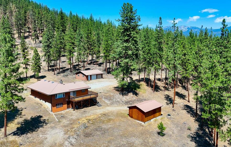 9 Cross Lane, Plains