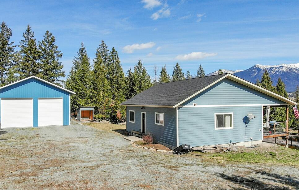 125 Mossy Rock Road N, Eureka