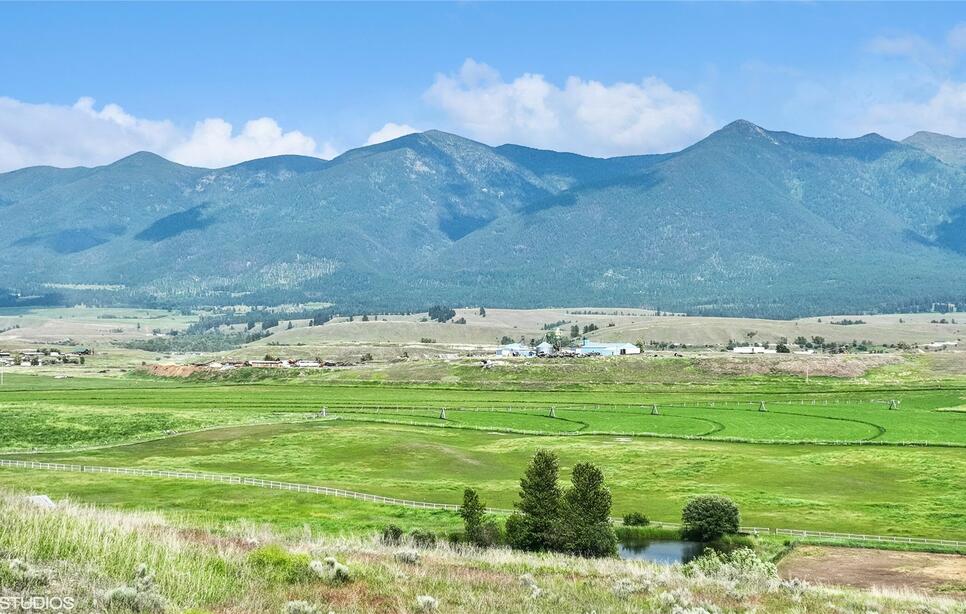 39 Hilltop Estates Drive, Eureka