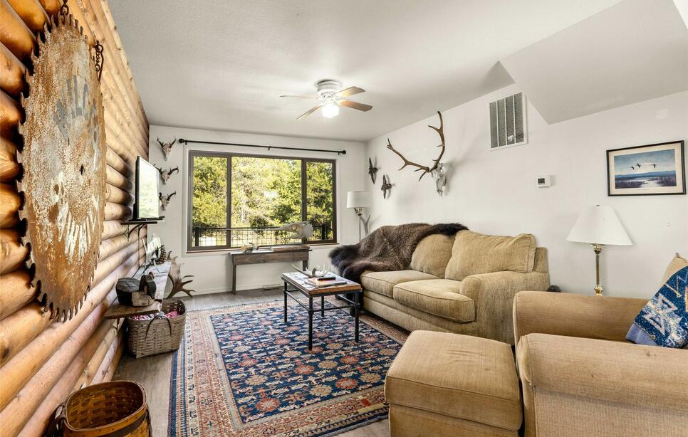 3819 Mt Hwy 40 W, Columbia Falls