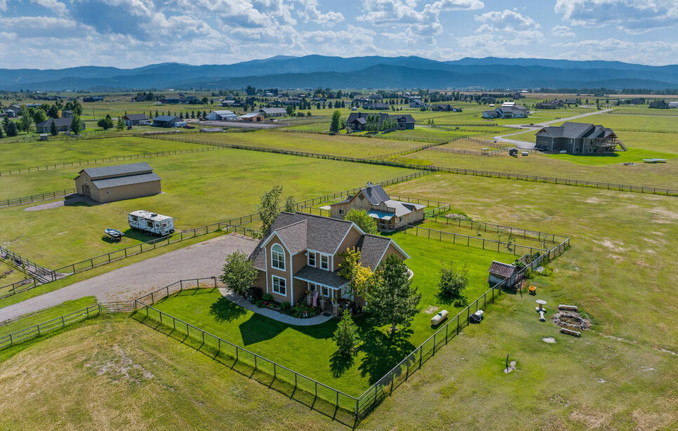 990 Farm Road, Kalispell