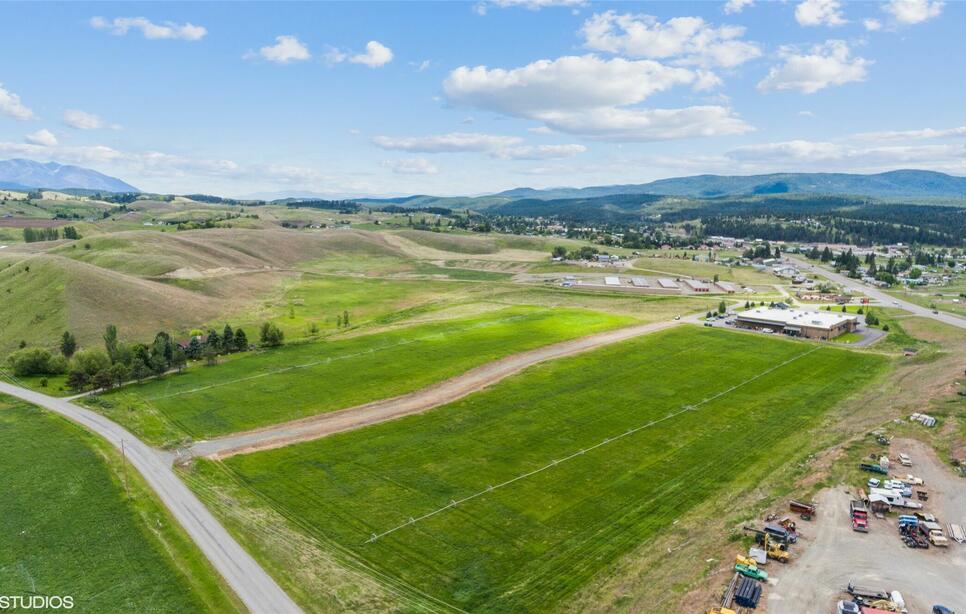 1 And 2a Comstock Lane, Eureka