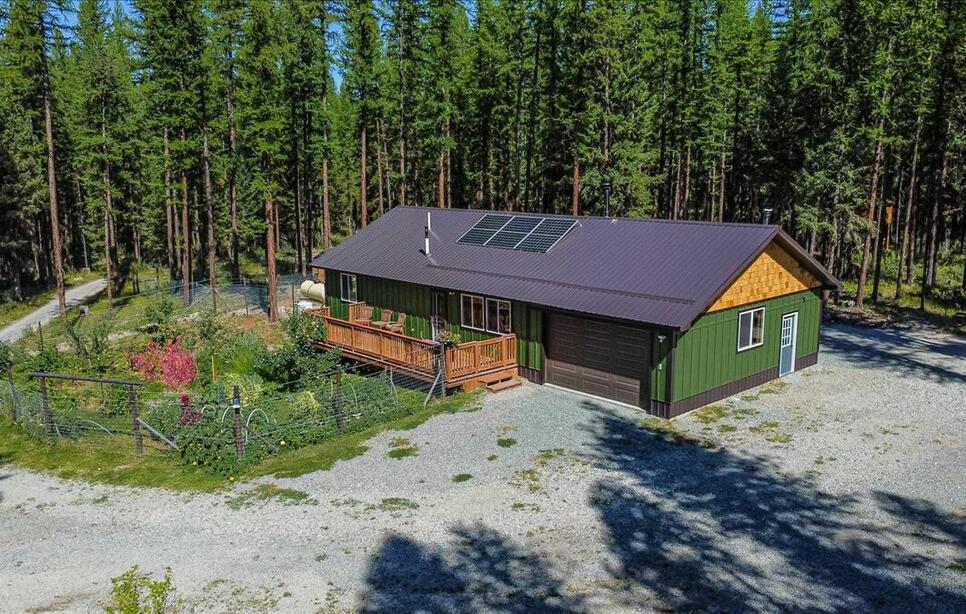 1714 Ivor Creek Road, Trego