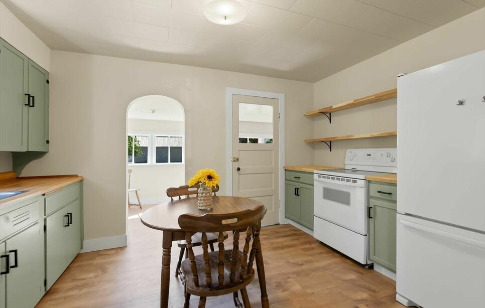 746 7th Avenue E 34789 Compass Ln, Kalispell